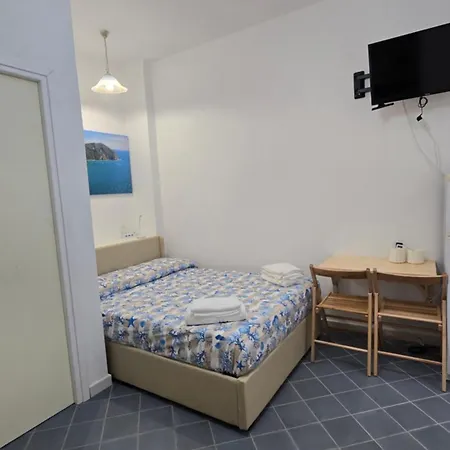 La Casa Di Giuliana Piano Terra Con Cucina E Lavatrice * Ischia
