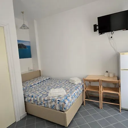 La Casa Di Giuliana Piano Terra Con Cucina E Lavatrice * Ischia
