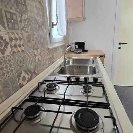 La Casa Di Giuliana Piano Terra Con Cucina E Lavatrice Guest house